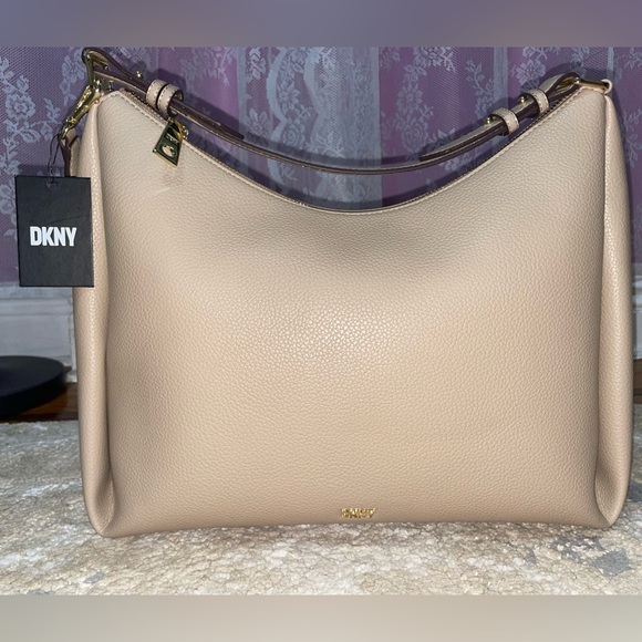 DKNY - Picture 2 of 9